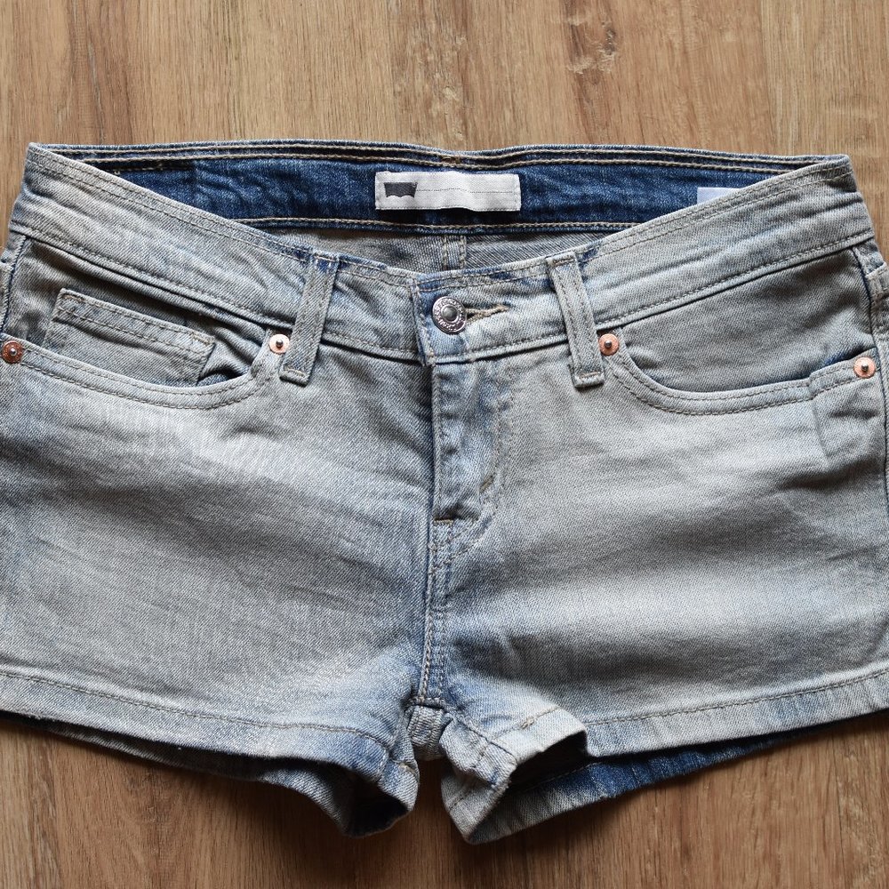 Levi's light wash jean shorts